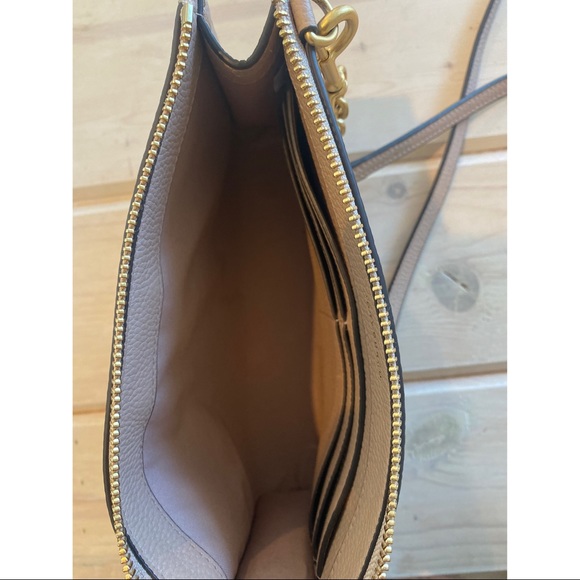 Tory Burch nude leather crossbody bag - new condition! 👜💕 - Picture 2 of 6